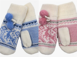 Mittens with Reindeer Pattern